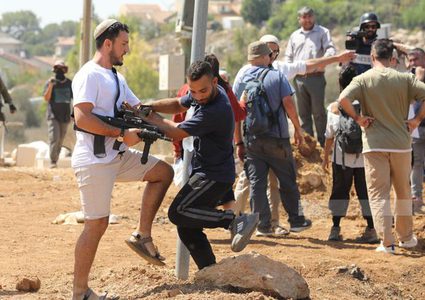 الاحتلال يعتقل مواطنا ومستوطنون يتجمهرون قرب قرية كيسان وجنوب بيت لحم