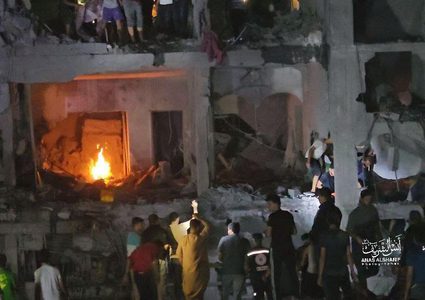 الاحتلال يرتكب مجزرة في جباليا ويستهدف 12 منزلاً واستشهاد أكثر من 30 مواطناً