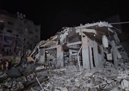 الاحتلال يرتكب مجزرة في جباليا ويستهدف 12 منزلاً واستشهاد أكثر من 30 مواطناً