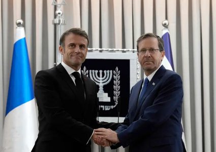 ماكرون يتصل بنظيره الإسرائيلي لتوضيح تصريحاته حول استهداف المدنيين بغزة