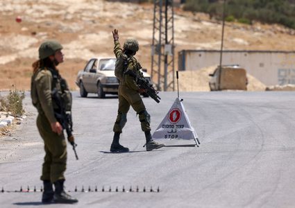 الاحتلال يغلق و يحاصر بلدة تقوع جنوب شرق بيت لحم