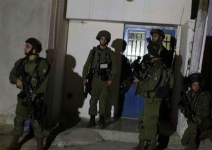 جنود الاحتلال ومستوطنون يواصلون الاستيلاء على منزل في يعبد غرب جنين