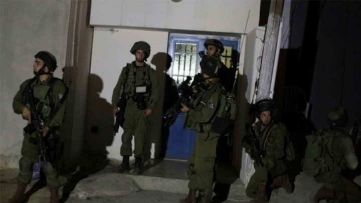 جنود الاحتلال ومستوطنون يواصلون الاستيلاء على منزل في يعبد غرب جنين