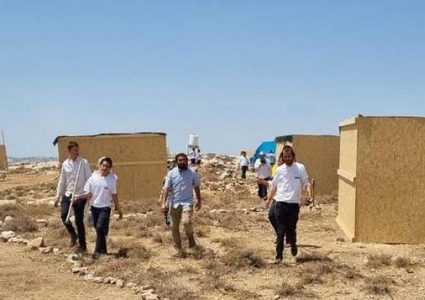 مستوطنون يدمرون خطوط مياه ويحطمون أشجارا جنوب الخليل