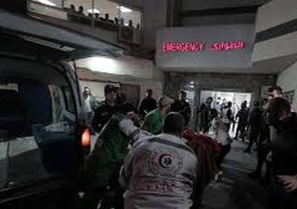 جيش الاحتلال يطوق مجمع الشفاء وسط إطلاق نار كثيف وقصف مدفعي