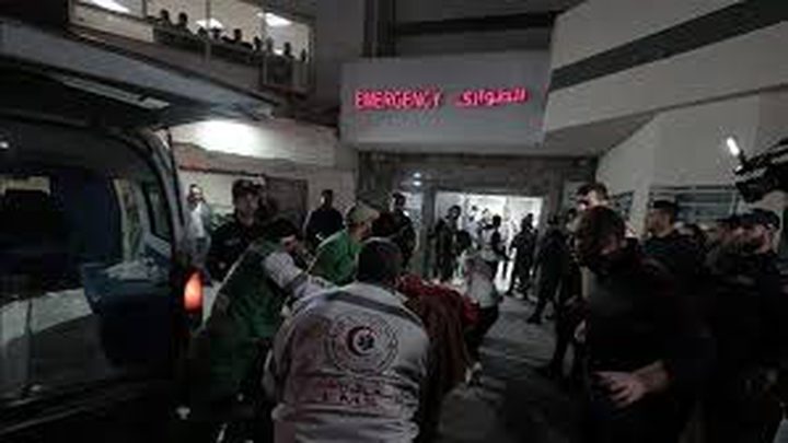 جيش الاحتلال يطوق مجمع الشفاء وسط إطلاق نار كثيف وقصف مدفعي