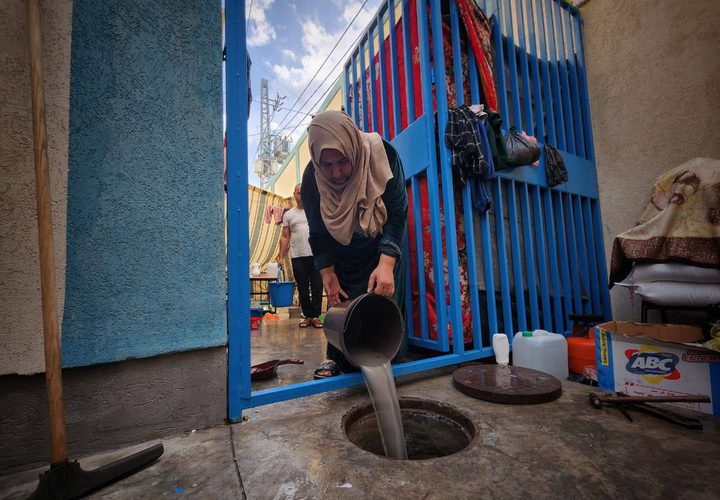 معاناة النازحين في خيام الإيواء في قطاع غزة مع دخول الأمطار والأجواء الباردة