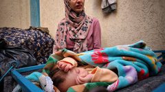 معاناة النازحين في خيام الإيواء في قطاع غزة مع دخول الأمطار والأجواء الباردة