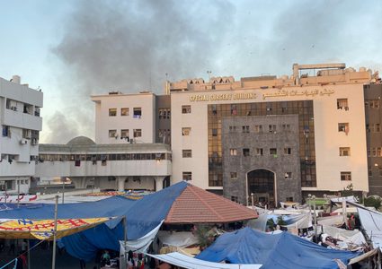 قوات الاحتلال تنسحب من داخل مجمع الشفاء الطبي وتبقي على حصاره