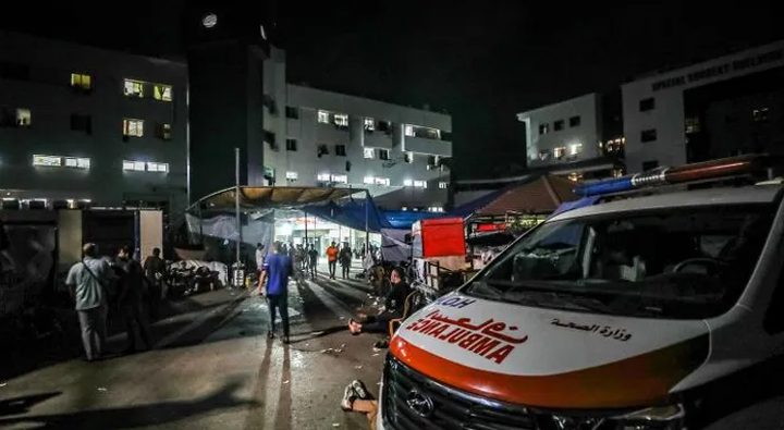 قوات الاحتلال تقتحم مجمع الشفاء الطبي في مدينة غزة