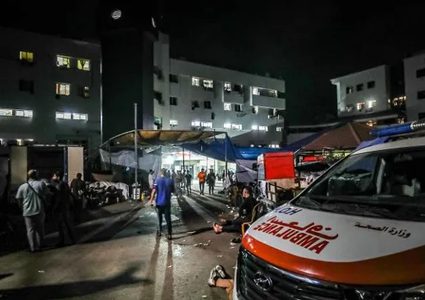 قوات الاحتلال تقتحم مجمع الشفاء الطبي في مدينة غزة