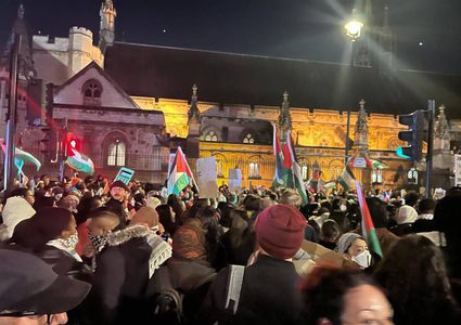 مظاهرة حاشدة أمام البرلمان البريطاني للمطالبة بوقف العدوان على غزة