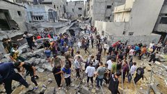 طيران الاحتلال يدمر عدة منازل في مخيم جباليا على رؤوس ساكنيها