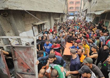 طيران الاحتلال يدمر عدة منازل في مخيم جباليا على رؤوس ساكنيها