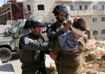 الاحتلال يعتقل مواطنا وطالبة جامعية من القدس