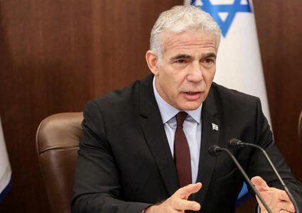 لابيد يدعو إلى عزل نتنياهو