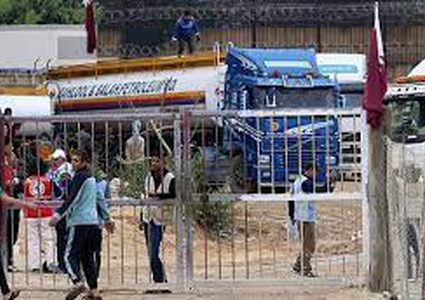 إسرائيل تصادق على دخول صهريجي سولار يوميا لقطاع غزة