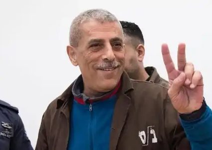 مؤسسات الأسرى: الاحتلال ينقل المعتقل وليد دقة من "عيادة الرملة" إلى "جلبوع"