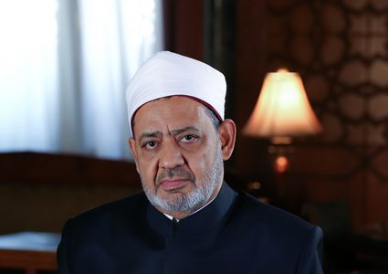 الأزهر يدين استهداف الاحتلال للنازحين بمدرستي الفاخورة وتل الزعتر في مخيم جباليا