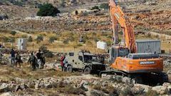 الاحتلال يستولي على حفار في الجبعة جنوب بيت لحم