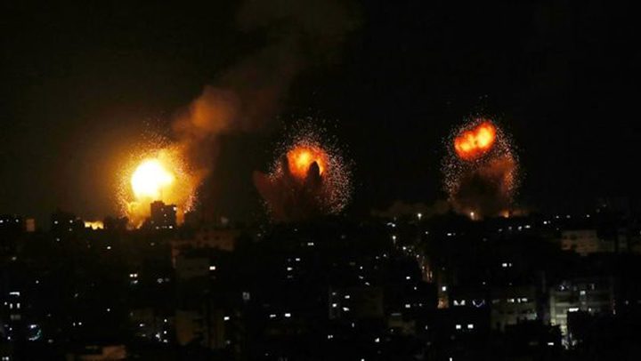 الاحتلال يقصف مسجدا ومركزا ثقافيا ومنازل وسط وجنوب القطاع