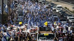 آلاف الإسرائيليين يتظاهرون قبالة مكتب نتنياهو