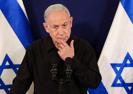 نتنياهو يواجه اعتراضات كبيرة بعد قرار إدخال وقود إلى غزة