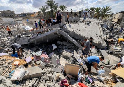 "الصحة العالمية" تحذر من خطر تفشي الأمراض في قطاع غزة