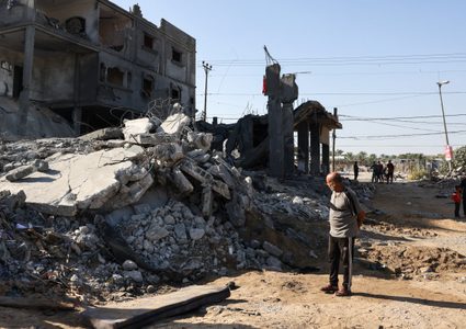 تزامنا مع مجزرة الفاخورة.. الاحتلال يستهدف مدرسة تل الزعتر شمال غزة