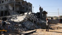 تزامنا مع مجزرة الفاخورة.. الاحتلال يستهدف مدرسة تل الزعتر شمال غزة