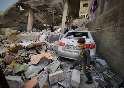 طيران الاحتلال يدمر منزل عائلة شيخ العيد في رفح