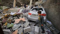 طيران الاحتلال يدمر منزل عائلة شيخ العيد في رفح