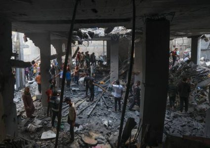 15 شهيدا في قصف لطائرات الاحتلال بمخيم النصيرات وخان يونس