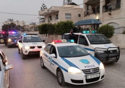 القبض على ثلاثة أشخاص نفذوا سطوا مسلحا على أحد محال الذهب في مدينة بيت لحم