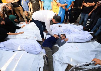 15 شهيدا بقصف إسرائيلي استهدف منزلين في رفح