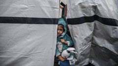 معاناة النازحين في الخيام بغزة في ظل المنخفض الجوي