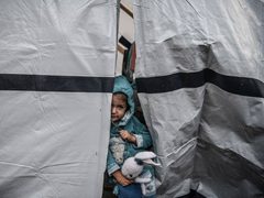 معاناة النازحين في الخيام بغزة في ظل المنخفض الجوي