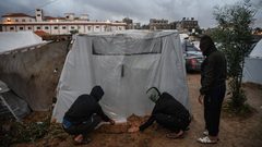 معاناة النازحين في الخيام بغزة في ظل المنخفض الجوي