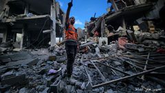 الاحتلال يدمر منازل في رفح ظهر اليوم.