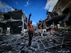 الاحتلال يدمر منازل في رفح ظهر اليوم.
