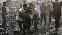 غارات عنيفة وعشرات الشهداء على النصيرات وجباليا