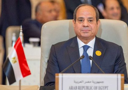 الرئيس المصري يطالب بوقف فوري للحرب ويرفض إعادة احتلال قطاع غزة