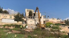 الاحتلال يهدم منزلا في بلدة العيسوية شمال شرق القدس المحتلة