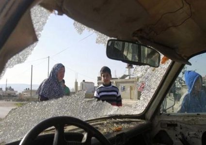 مستوطنون يهاجمون مركبات المواطنين جنوب نابلس