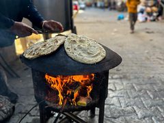 مئات آلاف الفلسطينيين صامدون في مخيم جاليا وشمال غزة رغم المجازر والتجويع والحصار.