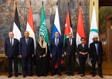 اللجنة الوزارية المكلفة من القمة العربية الإسلامية تجتمع بالرئيس الفرنسي