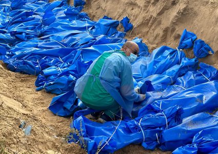 دفن 111 جثمان شهيد من غزة في مقبرة جماعية بخانيونس