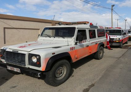 الهلال الأحمر: احتجاز ثلاثة مسعفين من قافلة إجلاء جرحى مستشفى الشفاء