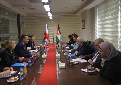 المالكي يطالب بريطانيا بالضغط لوقف العدوان على شعبنا