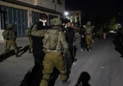 الاحتلال يعتقل ثلاثة صحفيين من الخليل